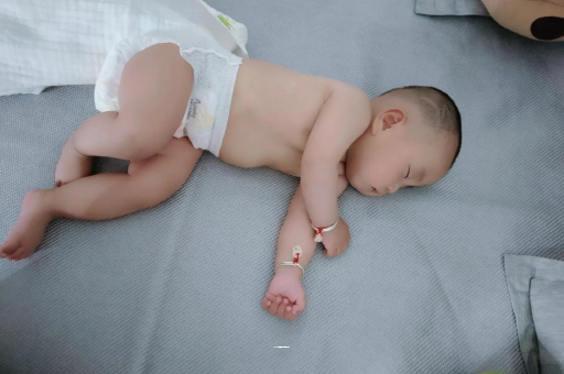 宁波3个月宝宝怎么抱